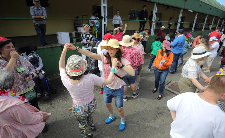 El Centro Lamastelle celebra sus 44 años con unas ‘Vacaciones en el Mar’