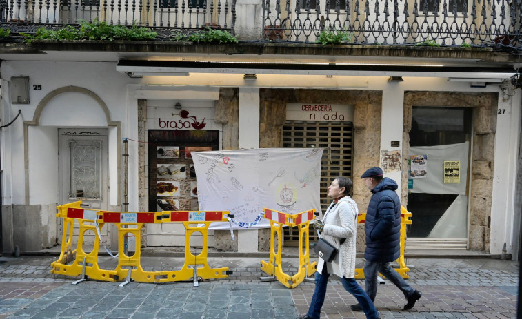 Piden a la Valedora el cuidado de los murales de Lugrís en los Olmos