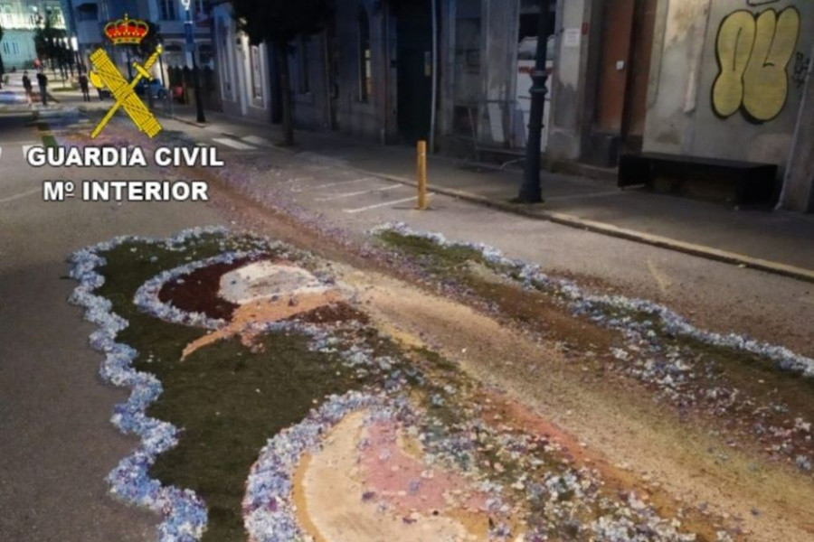 Investigan un conductor miope que destrozó con su coche las alfombras florales de Gondomar