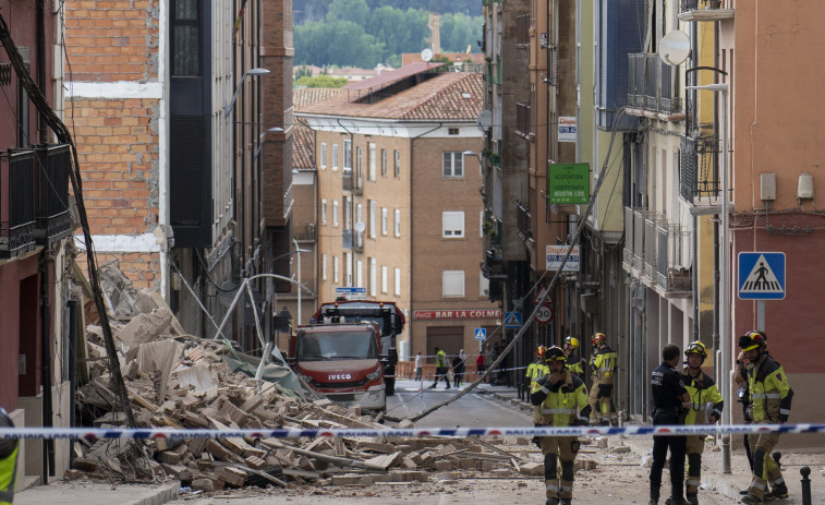 Los Bomberos de Teruel confirman que no hay víctimas bajo los escombros el edificio colapsado