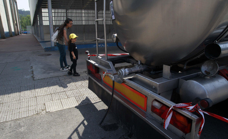 Barral insiste en que “el servicio no se restituirá mientras Sanidade no garantice que el agua es apta”