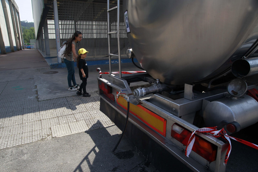 Barral insiste en que “el servicio no se restituirá mientras Sanidade no garantice que el agua es apta”