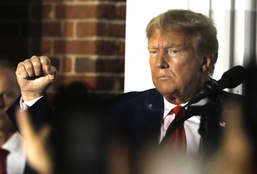 Trump dice en un acto de campaña que quiere comprarse una pistola