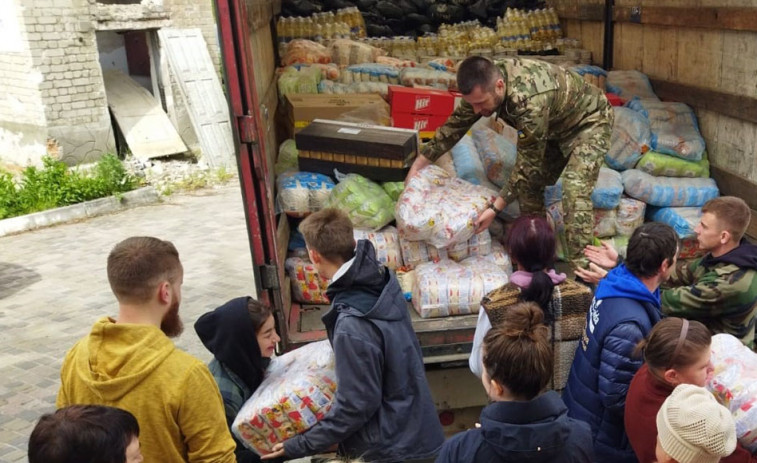 Sale de A Coruña un nuevo trailer con ayuda humanitaria para Ucrania