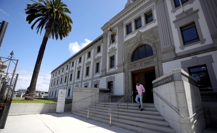 Piden cuatro años de cárcel por robar un móvil en una autoescuela de A Coruña