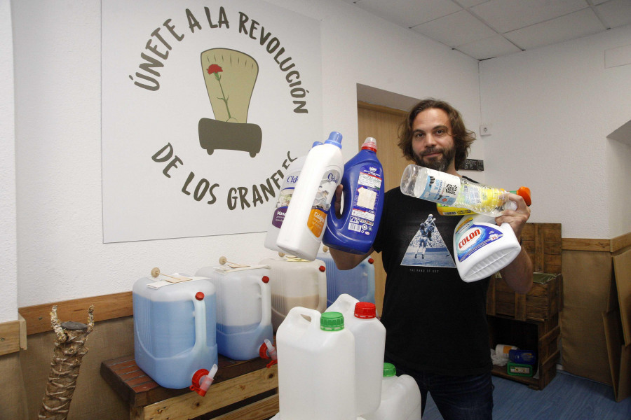 Una tienda de Os Mallos ahorra en cuatro años tanto plástico como superficie tiene As Lapas