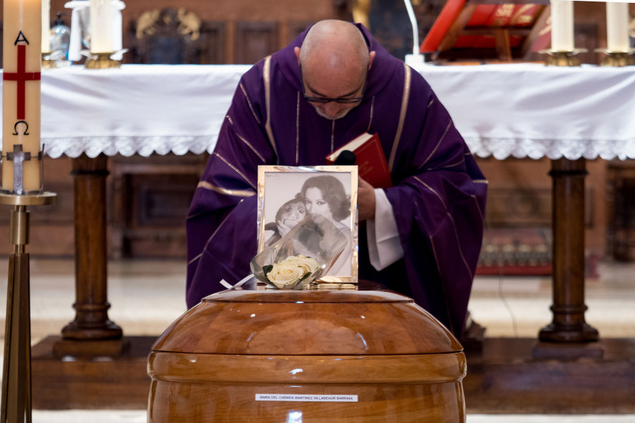 Cariñosa despedida de la ciudad de Cuenca a la ventrílocua Mari Carmen y sus Muñecos