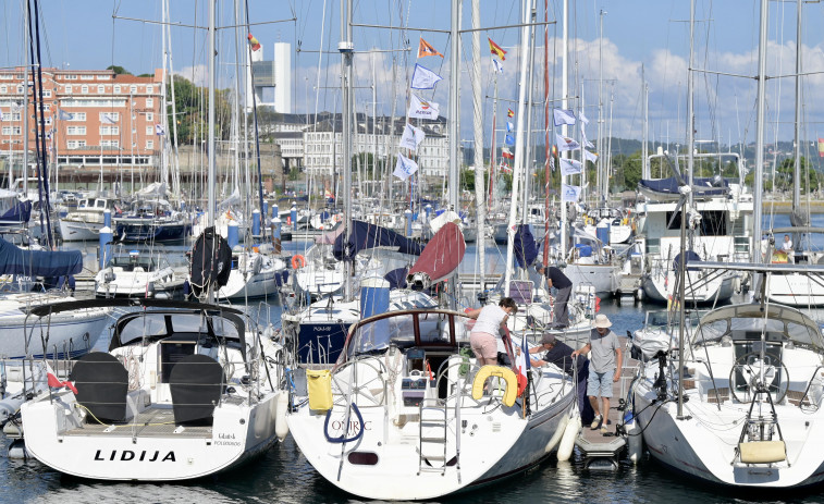 Un centenar de peregrinos de ‘El Camino a vela’ llegaron por mar a la ciudad de A Coruña