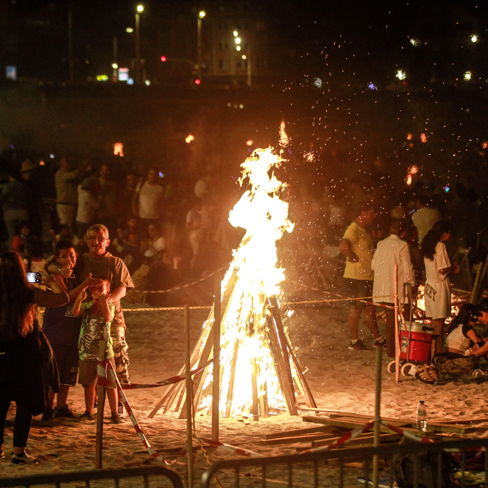 Los barrios coruñeses celebran el San Juan