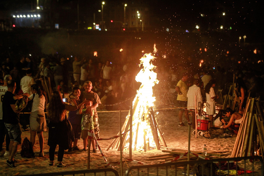 Los barrios coruñeses celebran el San Juan