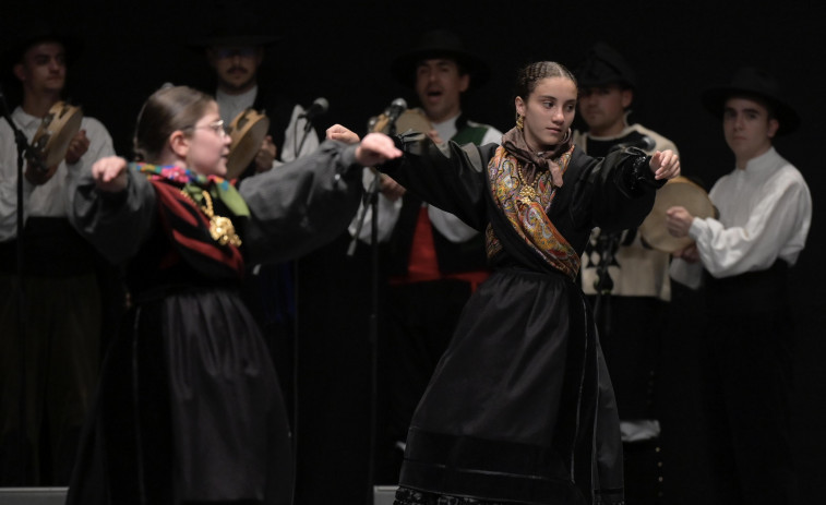 Xacarandaina reúne a decenas de grupos en su XLI Concurso de Baile Tradicional