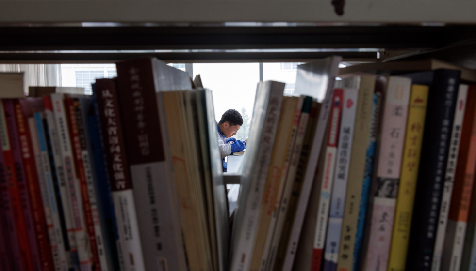 Estudiante en biblioteca de China @efe