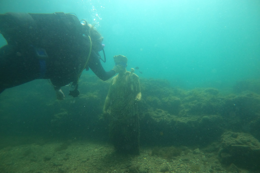 Baia, descenso a la ciudad romana engullida por el mar