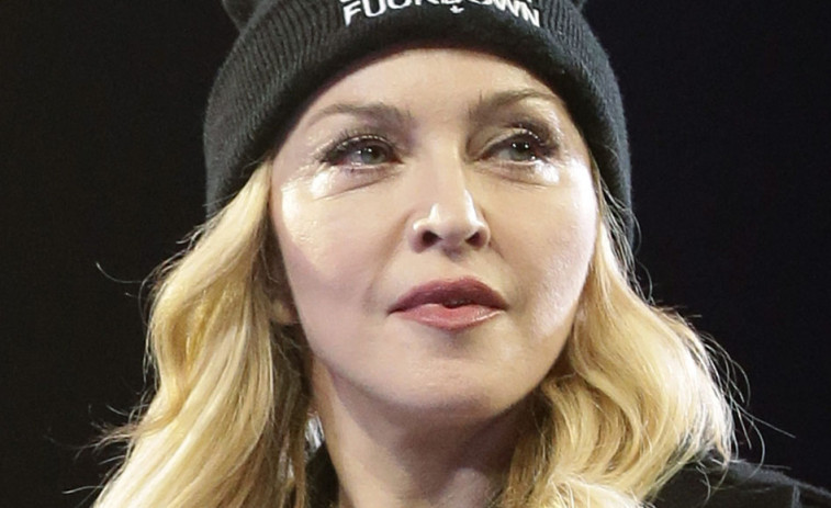 Madonna se recupera en casa y 