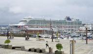 El crucero ‘Ventura’, visita sorpresa en el puerto de A Coruña debido al mal tiempo