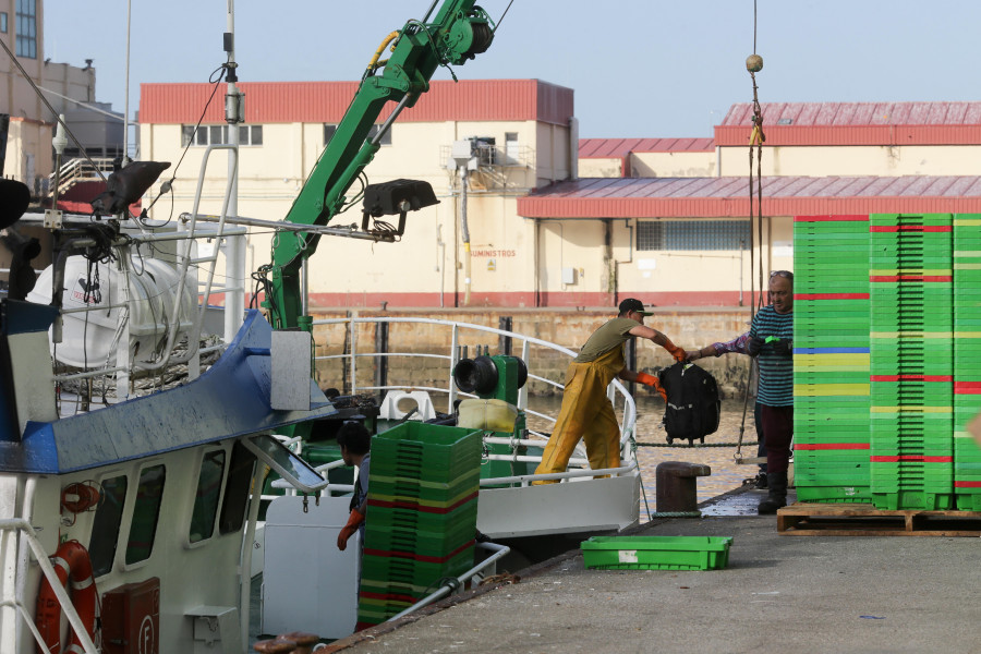 A salvo los 15 tripulantes del pesquero gallego "Nuevo San Juan" tras hundirse en el Gran Sol