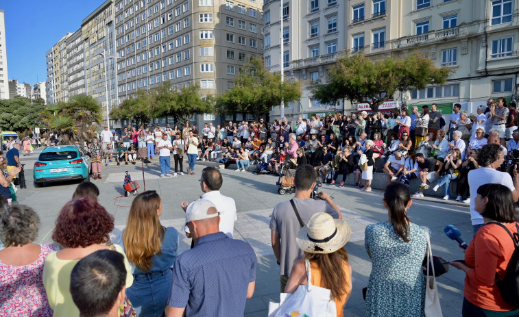 A Coruña dedica un minuto de silencio y el doble de aplausos para clamar justicia por Samuel