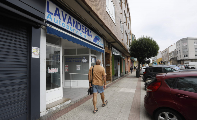 Arteixo concede licencias para tres escuelas de surf y una granja de lombrices
