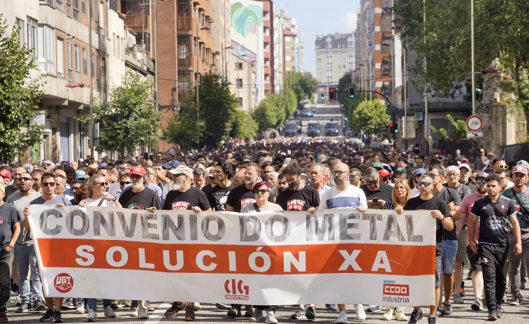 Tensión en la protesta del metal en Vigo, con cargas policiales ante la factoría de Stellantis