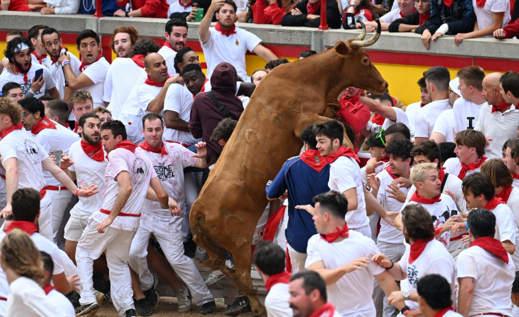 Seis trasladados por heridas y contusiones tras el primer encierro de San Fermín, sin heridos por asta