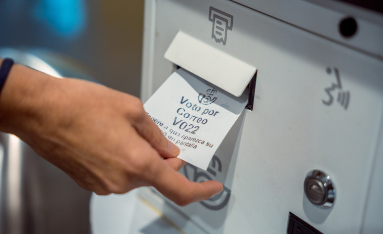 Correos afronta una intensa quincena para atender el histórico voto por correo del 23-J