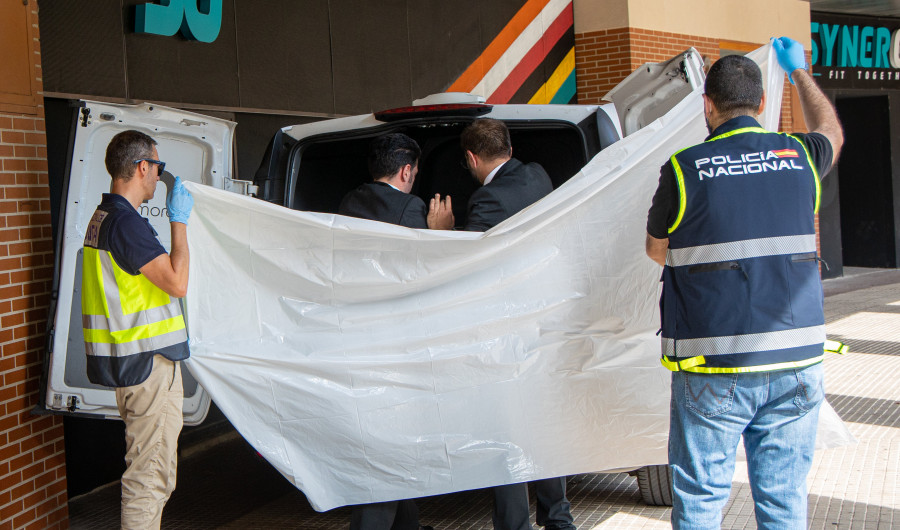 Un hombre mata presuntamente a su mujer e intenta ahogar a sus hijos