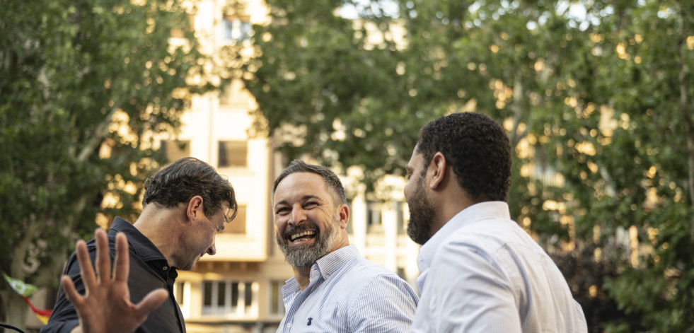 Abascal avisa de que los primeros votantes de Sánchez serán 