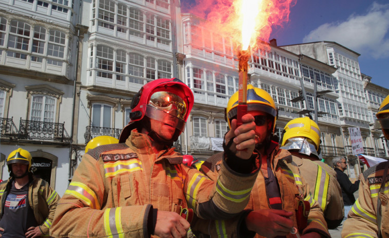 Los bomberos denuncian “menosprecio” tras un mes de huelga y el cierre de parques