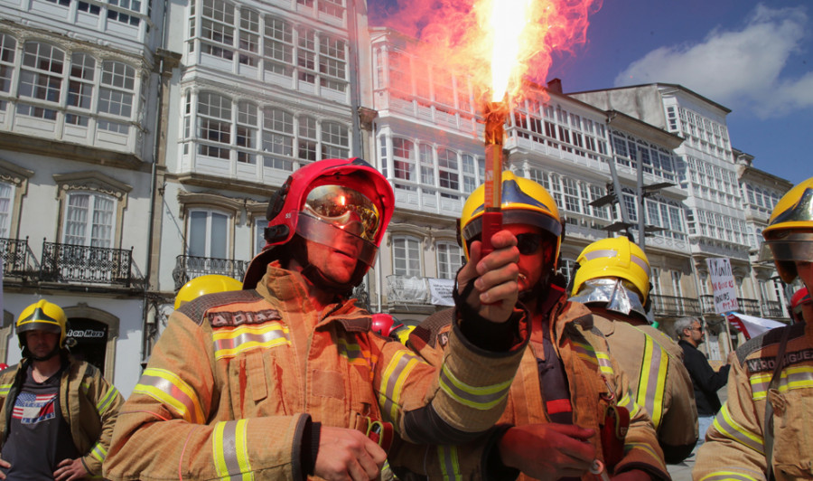 Los bomberos denuncian “menosprecio” tras un mes de huelga y el cierre de parques