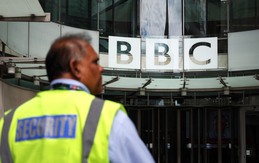 La BBC interrumpe la investigación sobre el escándalo sexual de un presentador