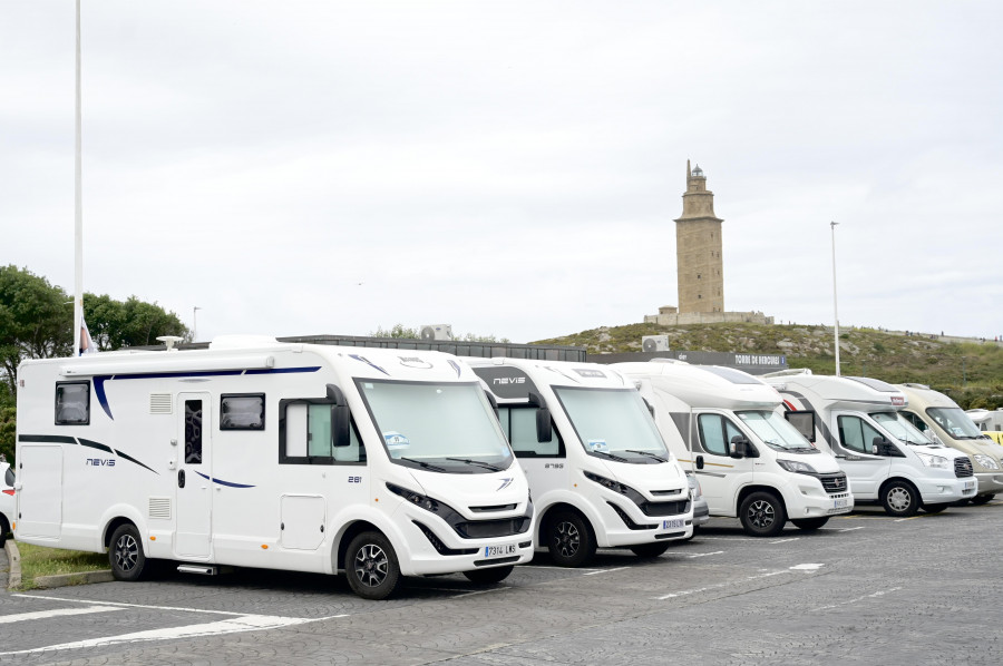 Más de medio centenar de autocaravanas toman A Coruña