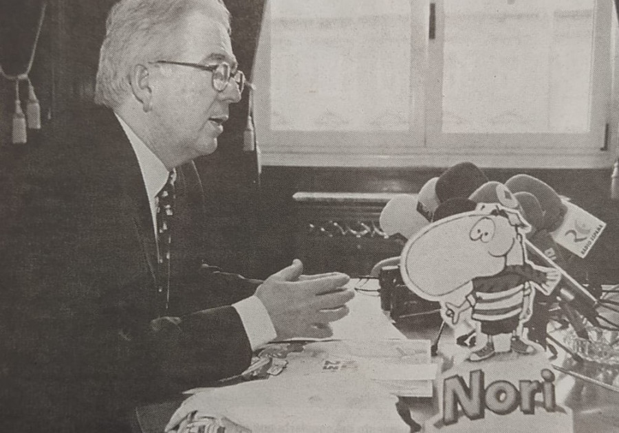 Hace 25 años: Llega "Nori", la mascota del Puerto de A Coruña, y defensa del tranvía