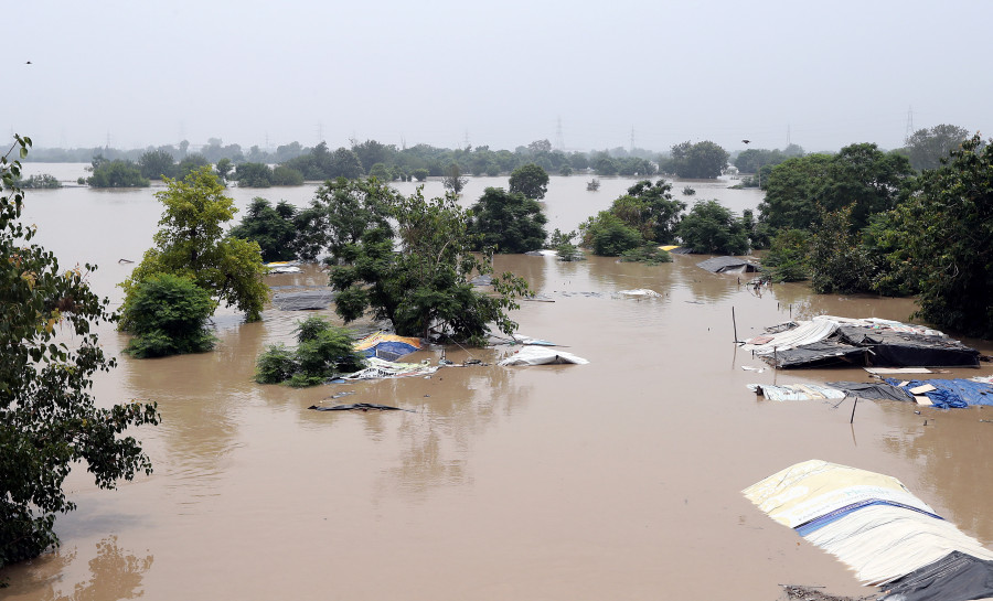 Casi 100 muertos y miles de atrapados en el norte de la India por las fuertes lluvias