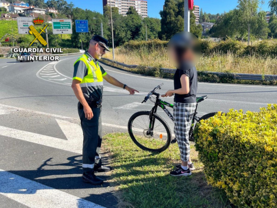 Una ciclista vietnamita que se dirigía a Vilagarcía se cuela en  la AP-9