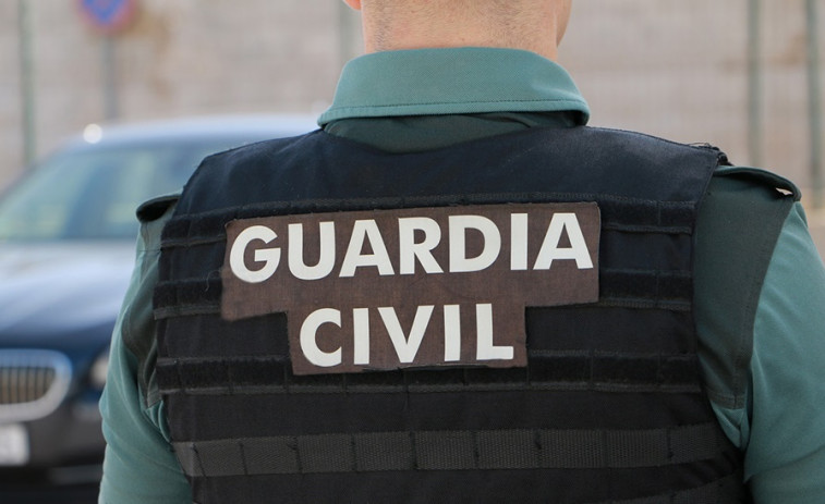 La Guardia Civil de Oleiros detiene a un hombre como presunto autor de una serie de hurtos en supermercados