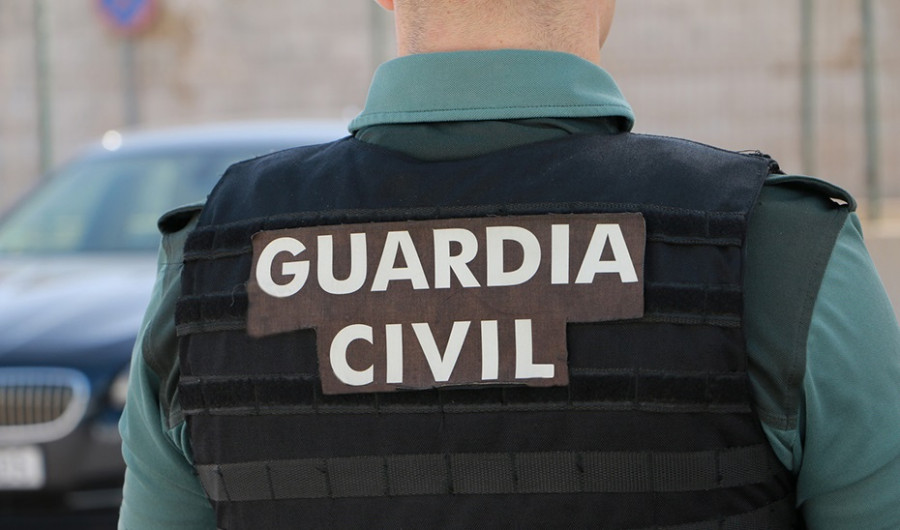 La Guardia Civil de Oleiros detiene a un hombre como presunto autor de una serie de hurtos en supermercados