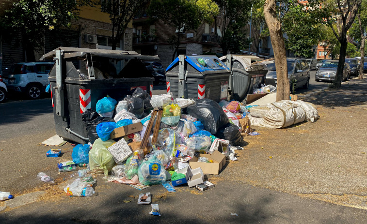 Roma vuelve a estar sumergida por toneladas de basura