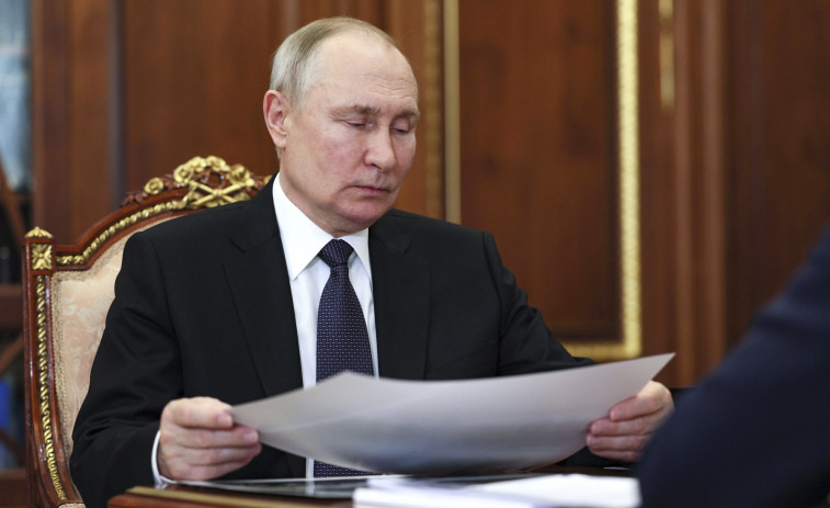 La campaña de reelección de Putin: bombarderos, tanques y decretos secretos