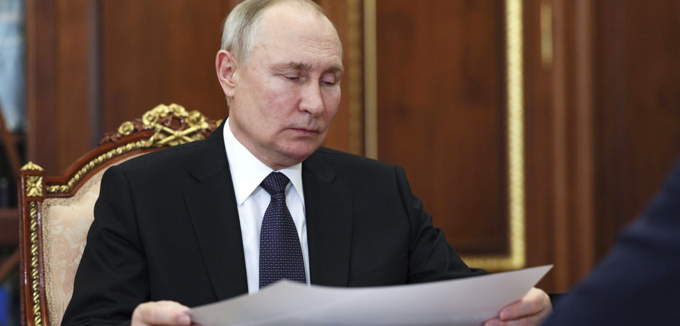 La campaña de reelección de Putin: bombarderos, tanques y decretos secretos