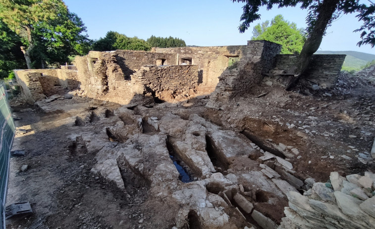 Descubren en Castroverde una necrópolis medieval con más de veinte tumbas