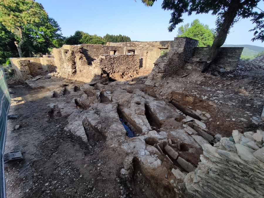 Descubren en Castroverde una necrópolis medieval con más de veinte tumbas