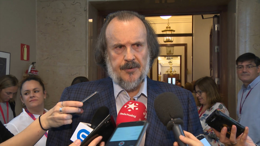 El escritor Miguel Anxo Fernán Vello gana el XXXV Premio de Poesía Conrado Blanco