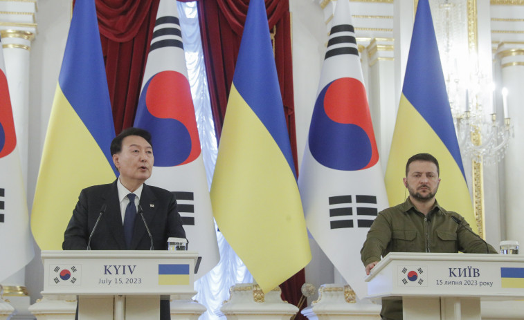 El presidente surcoreano visita por sorpresa Ucrania y mantiene una reunión con Zelenski