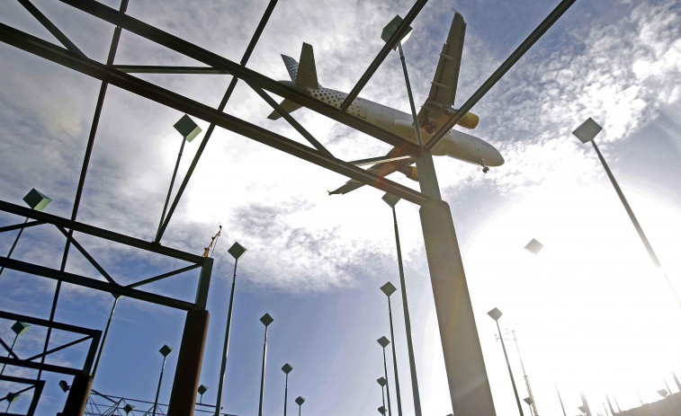 Un parque eólico en Cerceda hace temer por la operatividad del aeropuerto de Alvedro