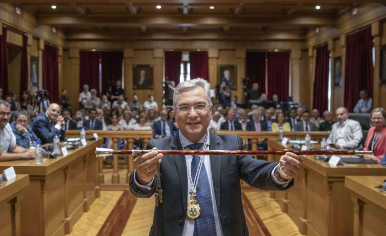 Luis Menor, presidente de la Diputación de Ourense tras 33 años de la familia Baltar al frente