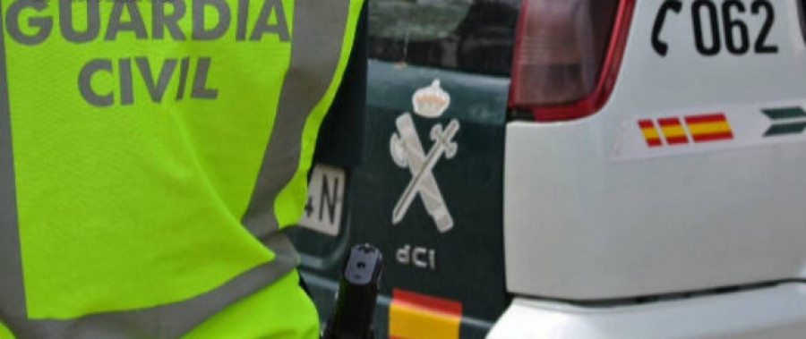 Rescatan a dos jóvenes que quedaron aisladas en una zona rocosa de Cabana de Bergantiños