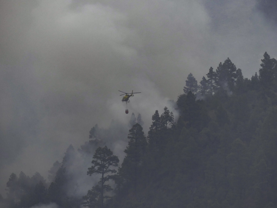 Piden a los vecinos que eviten estar mucho tiempo al aire libre por el incendio en La Palma