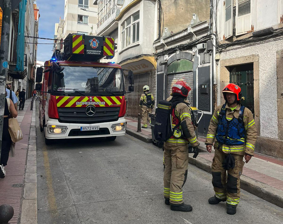 Una alarma de incendio corta la calle del Orzu00e1n