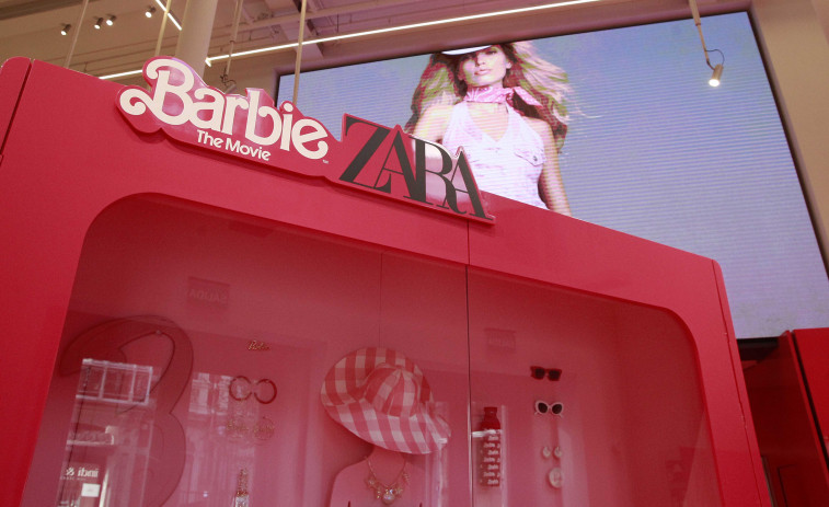 Los coruñeses ya pueden convertirse en Barbie en el Zara de la calle Compostela