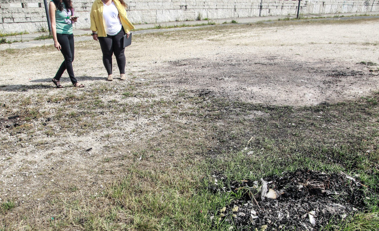 Reportaje | El Recinto Ferial de A Coruña un mes después de San Juan: donde hubo fuego, cenizas quedan